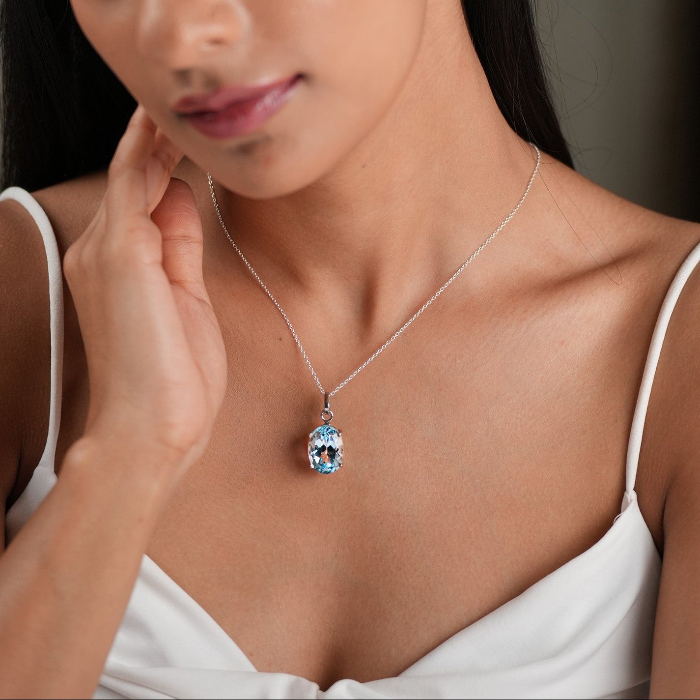 Ovella 17 carats Sky blue topaz Pendant with Chain