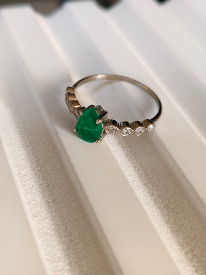 Dewdrop Muse Emerald Ring