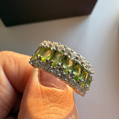 Twinkling Peridot Silver Ring