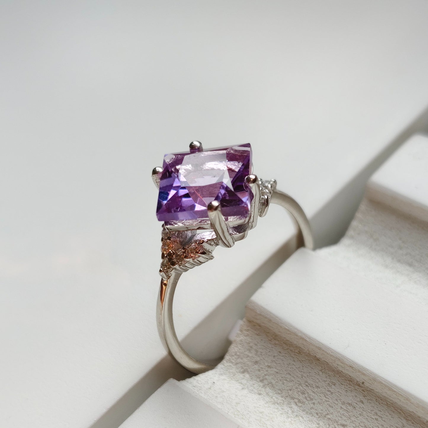Squared Gleam Amethyst Ring
