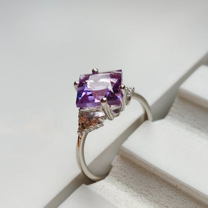 Squared Gleam Amethyst Ring