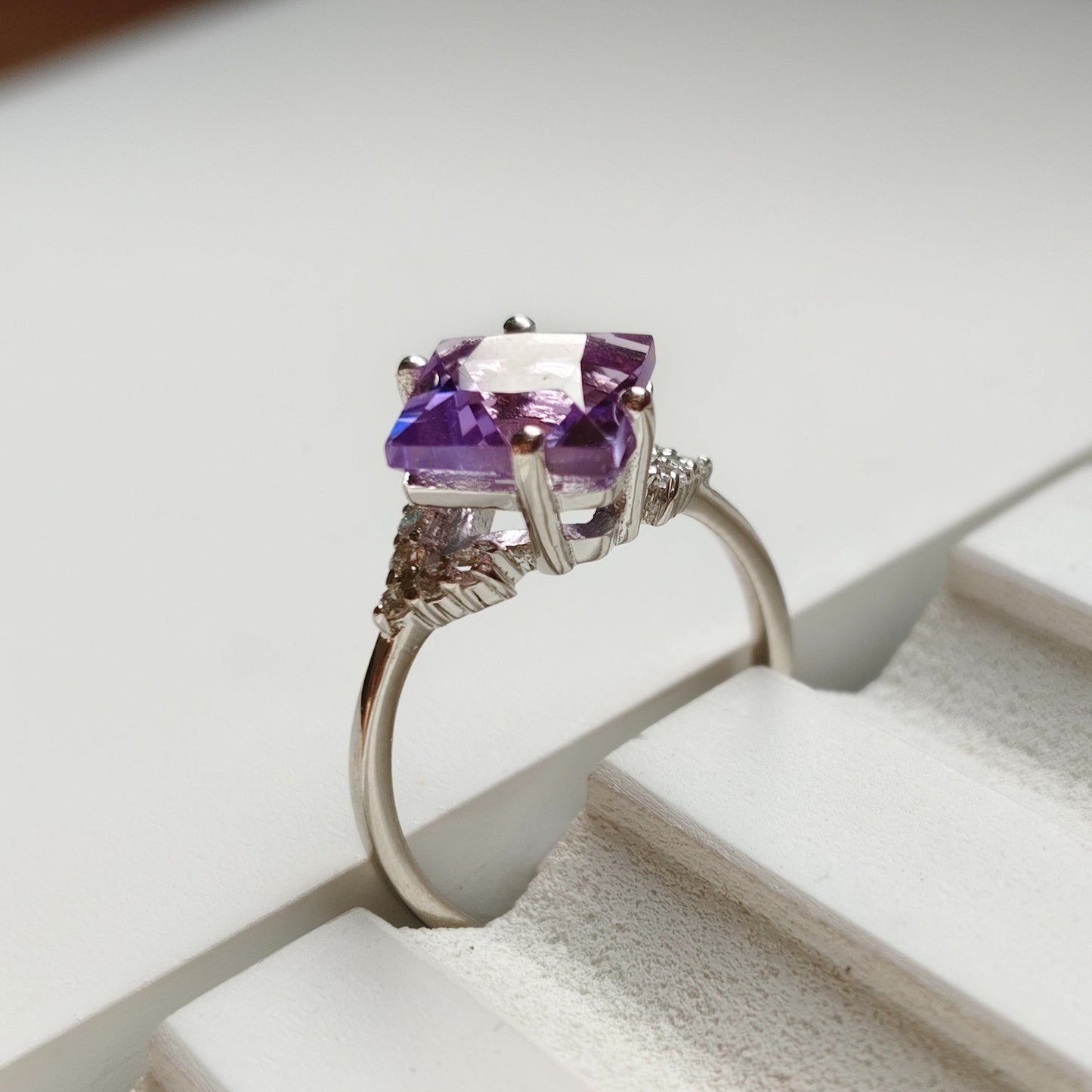 Squared Gleam Amethyst Ring