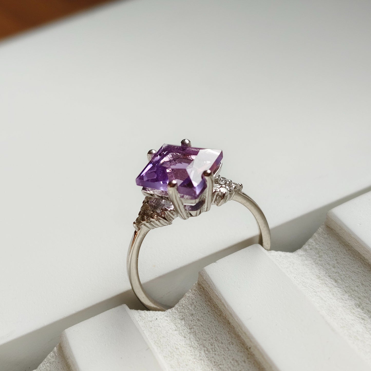 Squared Gleam Amethyst Ring