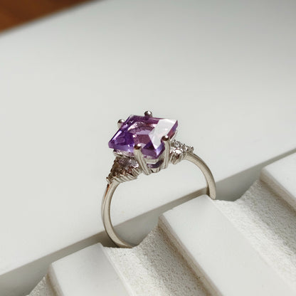 Squared Gleam Amethyst Ring