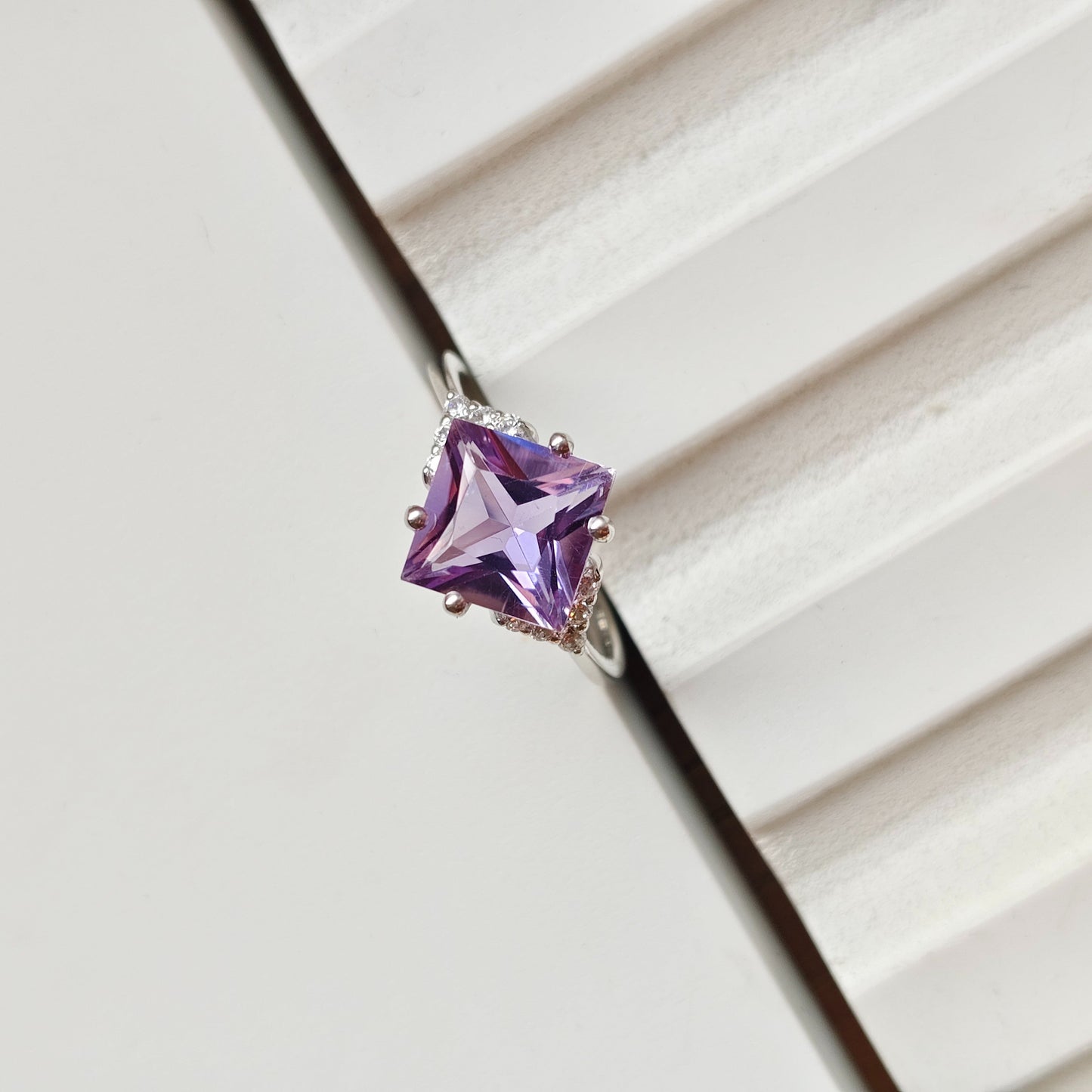 Squared Gleam Amethyst Ring