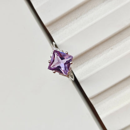 Squared Gleam Amethyst Ring