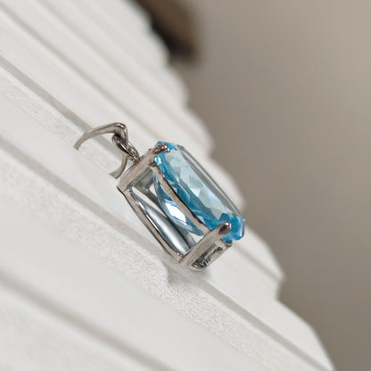 Ovella 17 carats Sky blue topaz Pendant with Chain