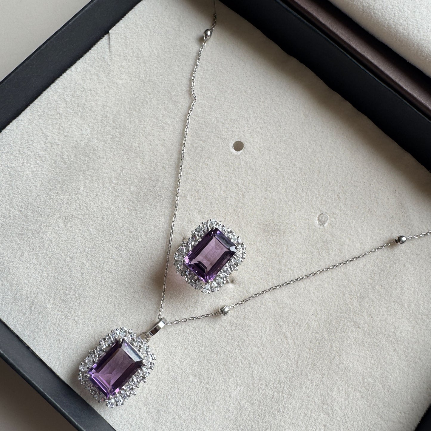 18 Carats Natural Amethyst Ring And Pendant Set