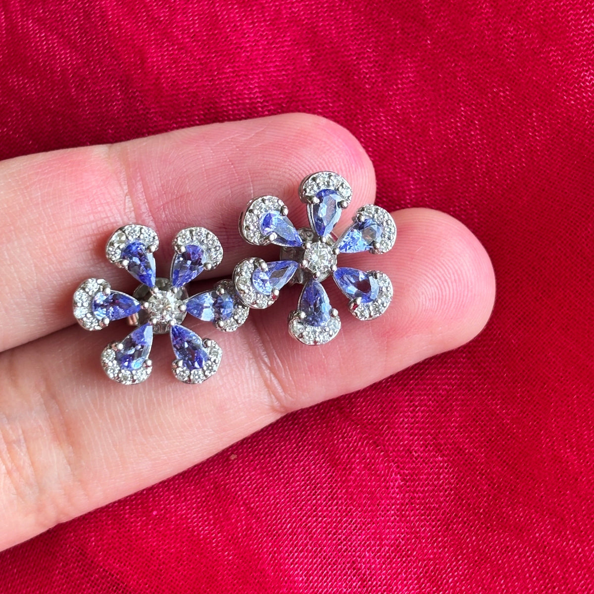 'Sol' Tanzanite Blossom 925 Silver Studs