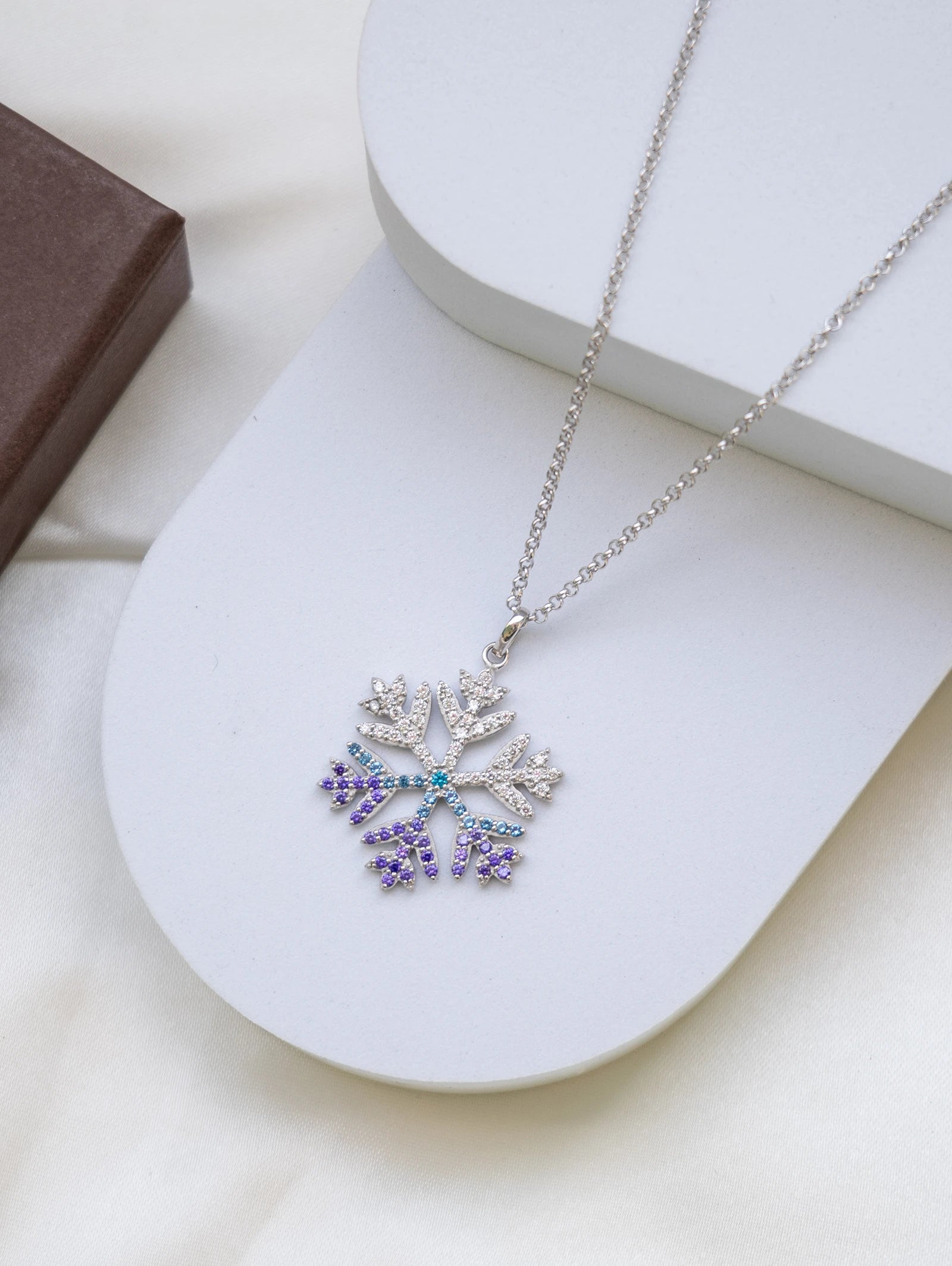 Snowflake Pendant with chain – The Jaipur Tradition