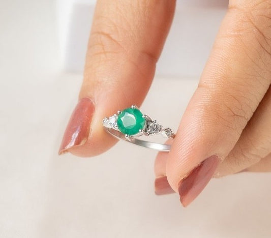 Drop of Love Emerald Gold Ring