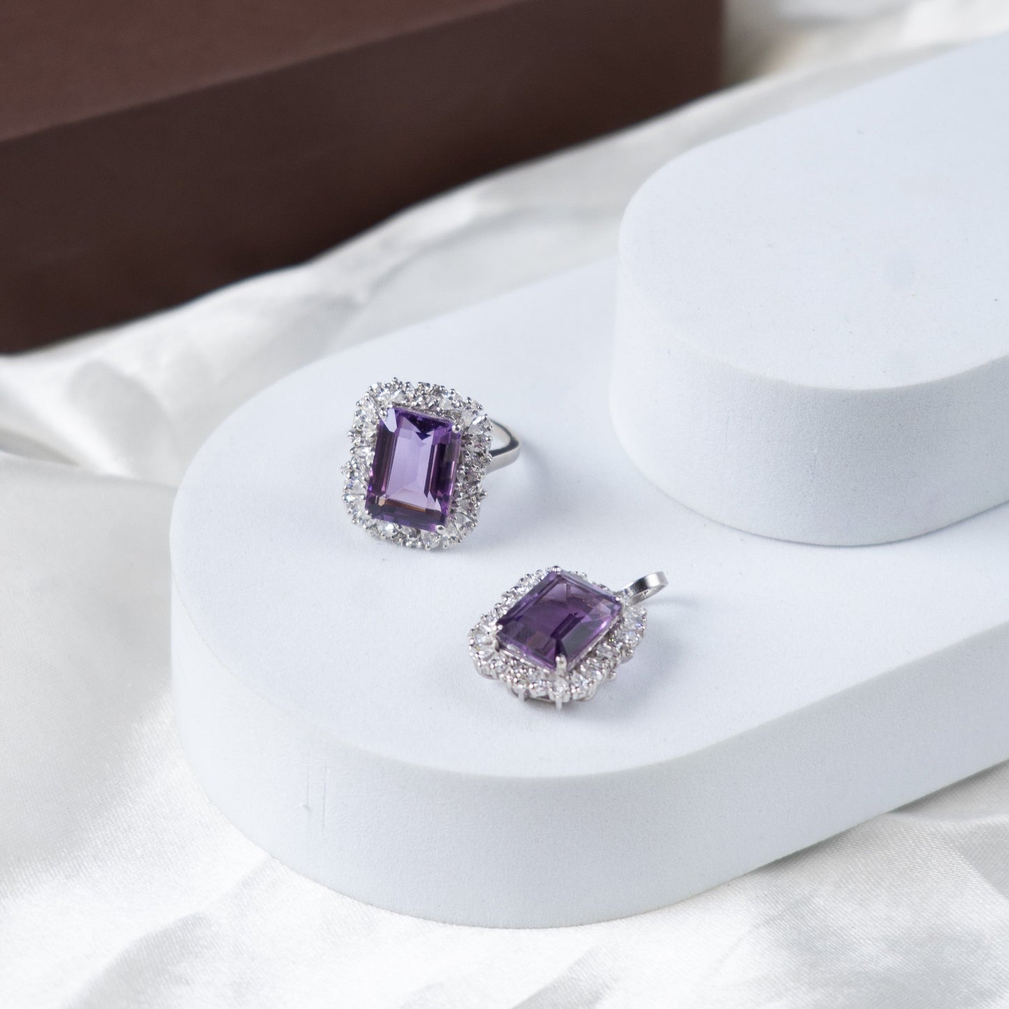 18 Carats Natural Amethyst Ring And Pendant Set