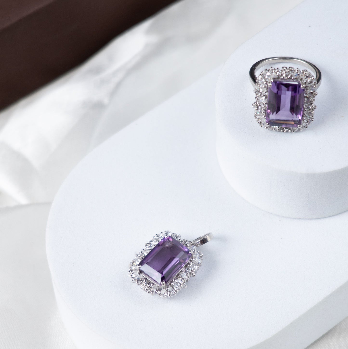 18 Carats Natural Amethyst Ring And Pendant Set